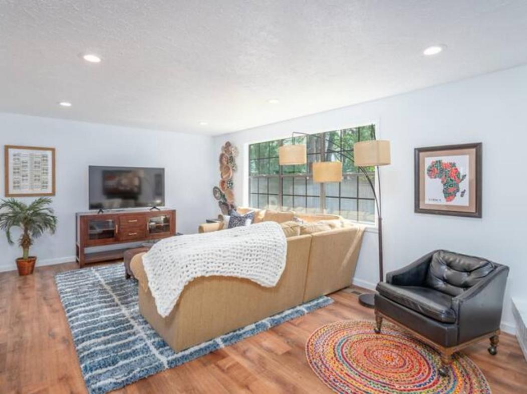 Experience Nirvana With Artwork Collections From Around The Globe Located In Lakewood Neighborhood In Se Boise Next To A Park, Minutes From Bown Crossing And The Boise River, 10 Minutes To Downtown, 4 Beds, Sleeps 8, Pets Welcome In Large Fenced In Y Extérieur photo