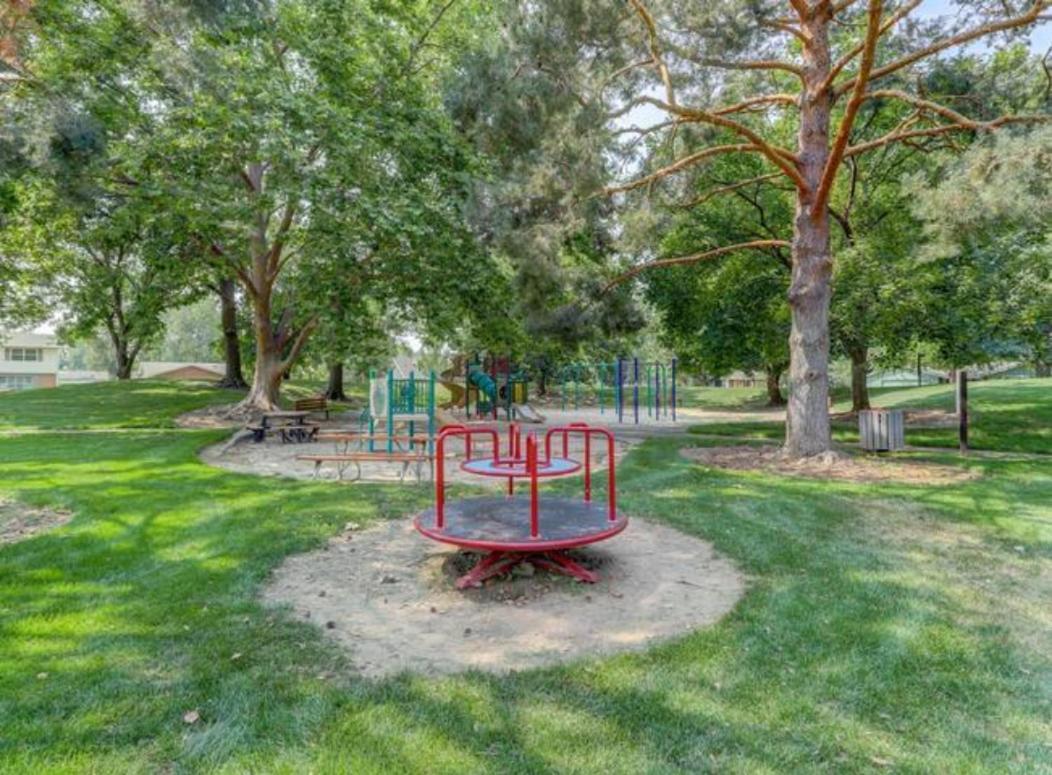 Experience Nirvana With Artwork Collections From Around The Globe Located In Lakewood Neighborhood In Se Boise Next To A Park, Minutes From Bown Crossing And The Boise River, 10 Minutes To Downtown, 4 Beds, Sleeps 8, Pets Welcome In Large Fenced In Y Extérieur photo