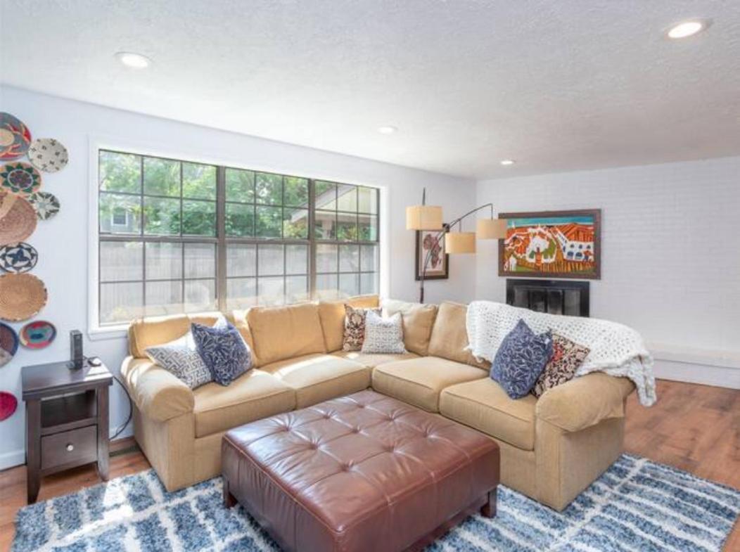 Experience Nirvana With Artwork Collections From Around The Globe Located In Lakewood Neighborhood In Se Boise Next To A Park, Minutes From Bown Crossing And The Boise River, 10 Minutes To Downtown, 4 Beds, Sleeps 8, Pets Welcome In Large Fenced In Y Extérieur photo
