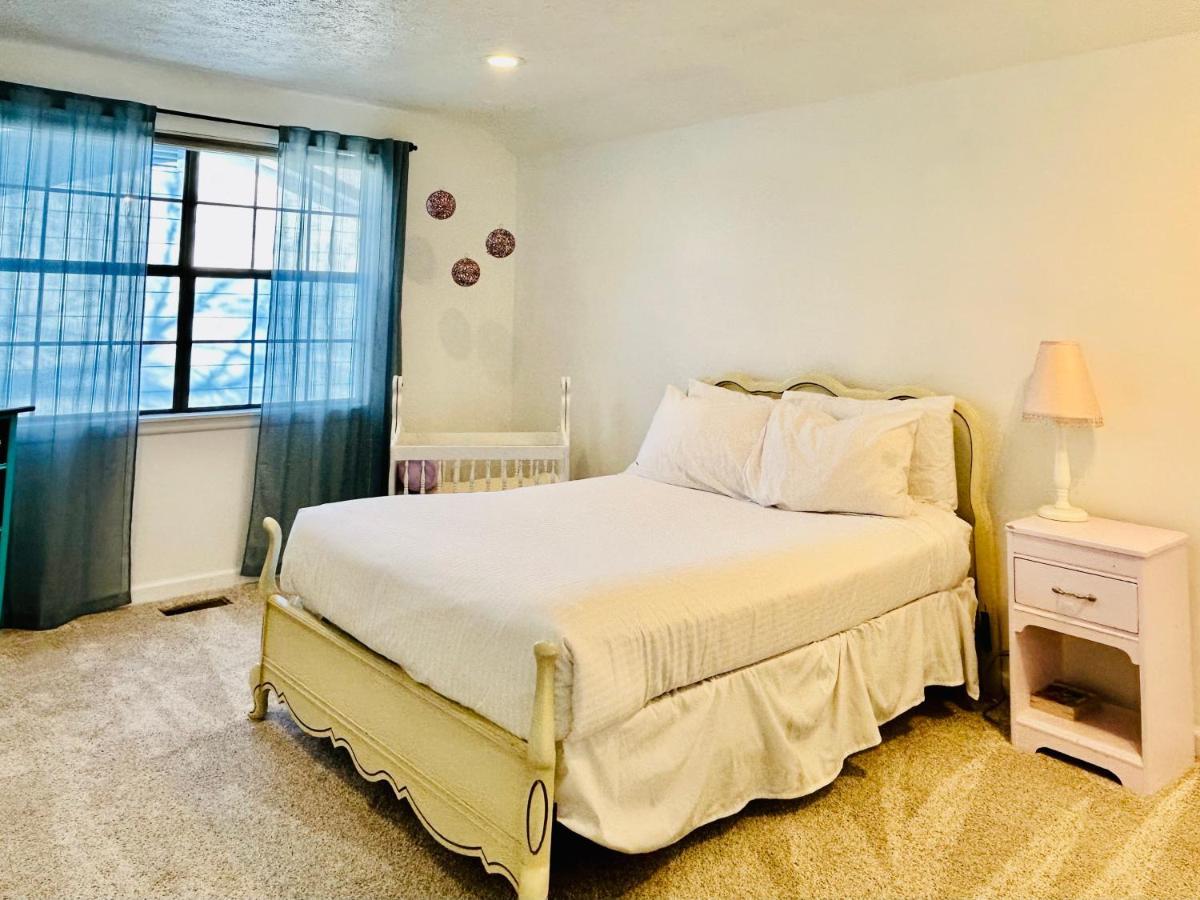 Experience Nirvana With Artwork Collections From Around The Globe Located In Lakewood Neighborhood In Se Boise Next To A Park, Minutes From Bown Crossing And The Boise River, 10 Minutes To Downtown, 4 Beds, Sleeps 8, Pets Welcome In Large Fenced In Y Extérieur photo
